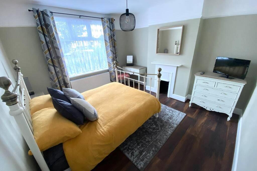 Spacious 2 Bed Apt Sleeps 4 Near Bournemouth Beach Kültér fotó
