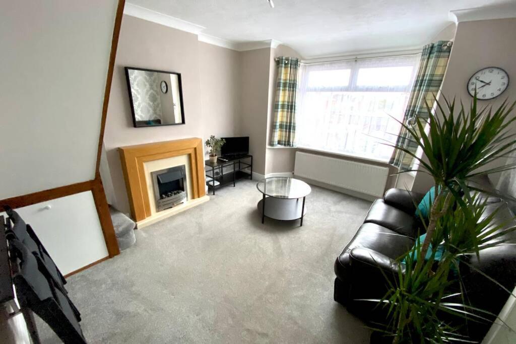 Spacious 2 Bed Apt Sleeps 4 Near Bournemouth Beach Kültér fotó