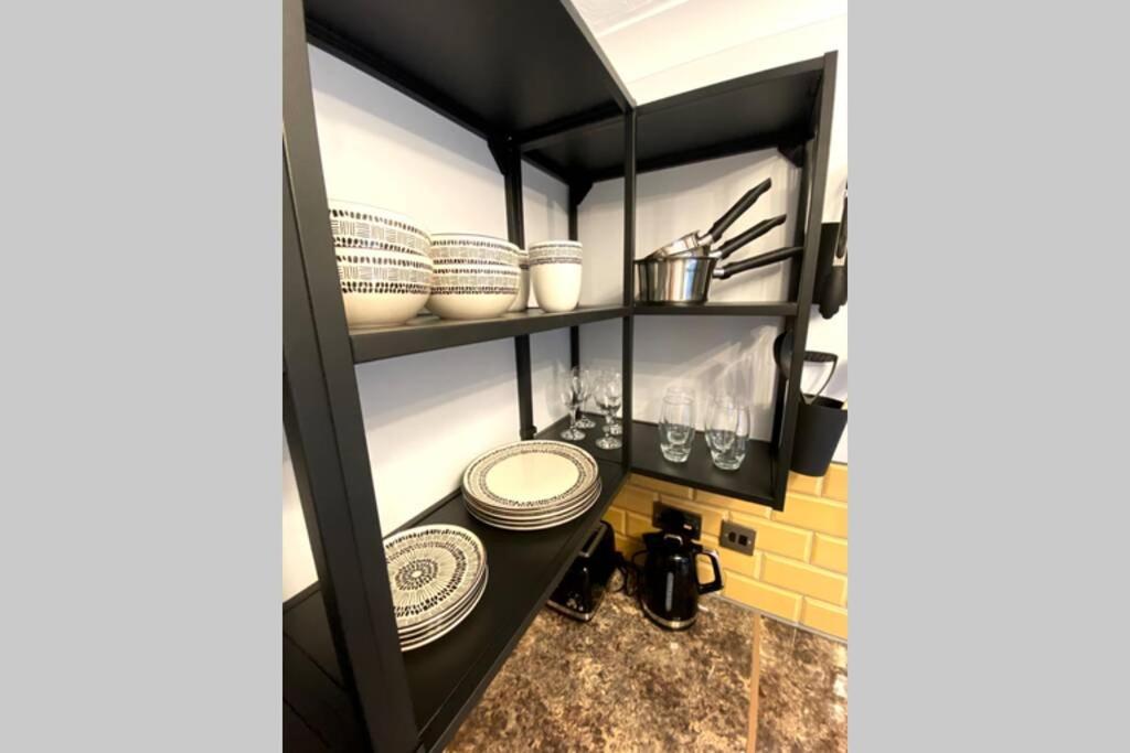 Spacious 2 Bed Apt Sleeps 4 Near Bournemouth Beach Kültér fotó