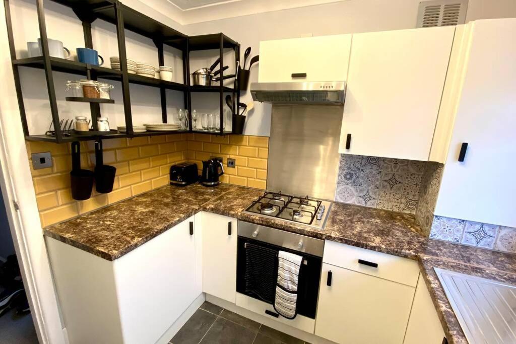 Spacious 2 Bed Apt Sleeps 4 Near Bournemouth Beach Kültér fotó